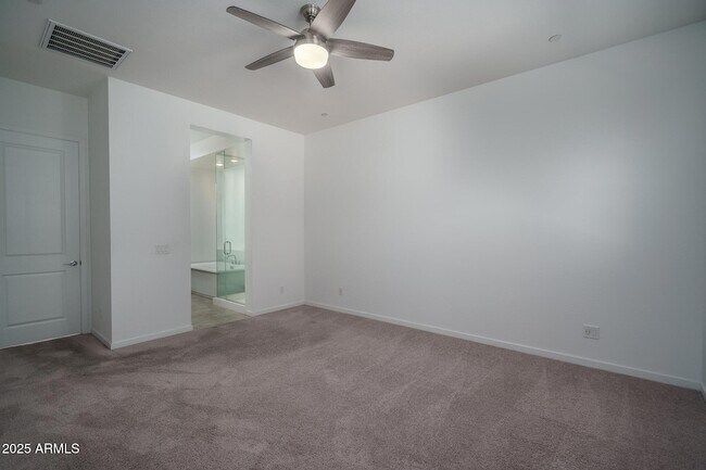Building Photo - 14084 W Desert Flower Dr