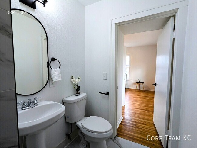 Building Photo - 1120 Ward Pkwy