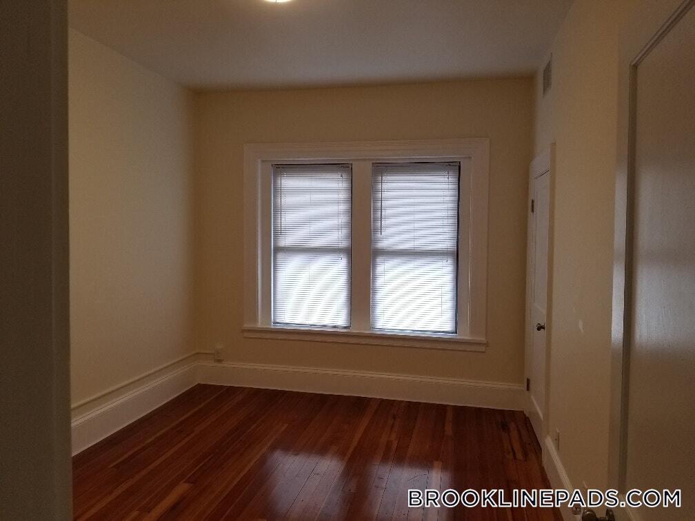 Building Photo - 1463 Beacon St