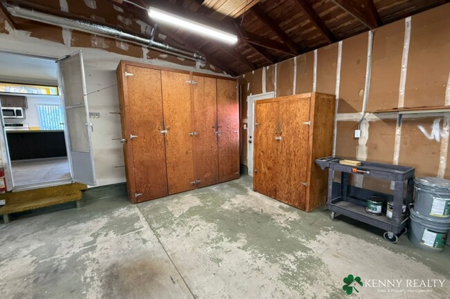 Building Photo - Large Updated 5 Bedroom Home in San Mateo ...