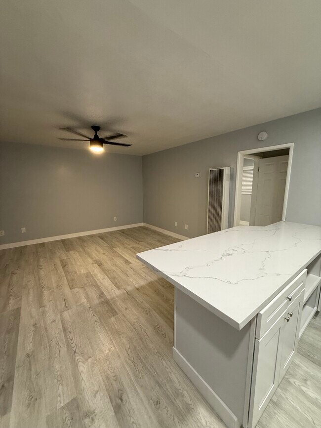 Building Photo - Grand Avenue Apartments