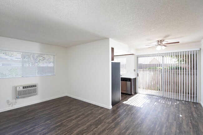 Primary Photo - Chula Vista: Large One Bedroom in Gated Co...