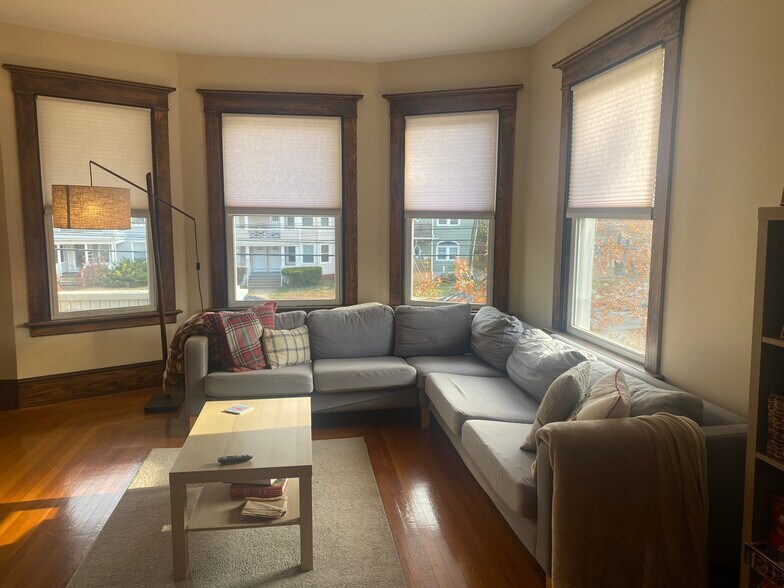 Living Room - 616 Whalley Ave