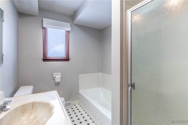 Building Photo - 194 Boncroft Dr