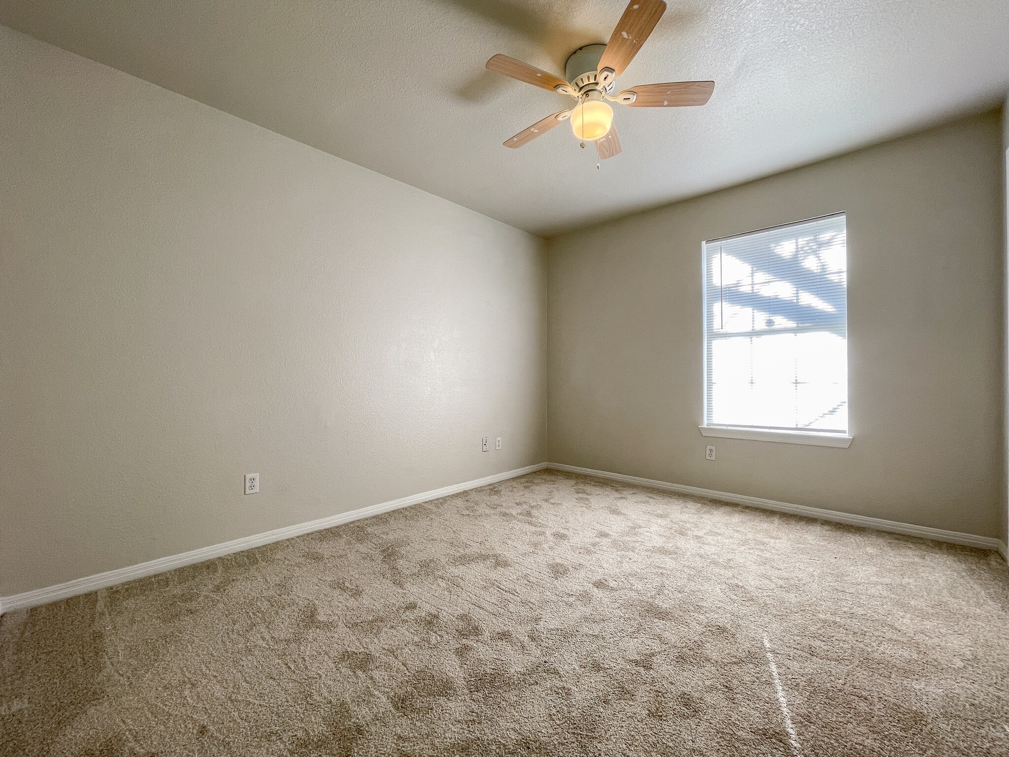 Building Photo - 175 Spring Water Ln