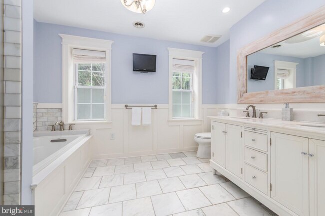 Building Photo - 307 Gaskill St