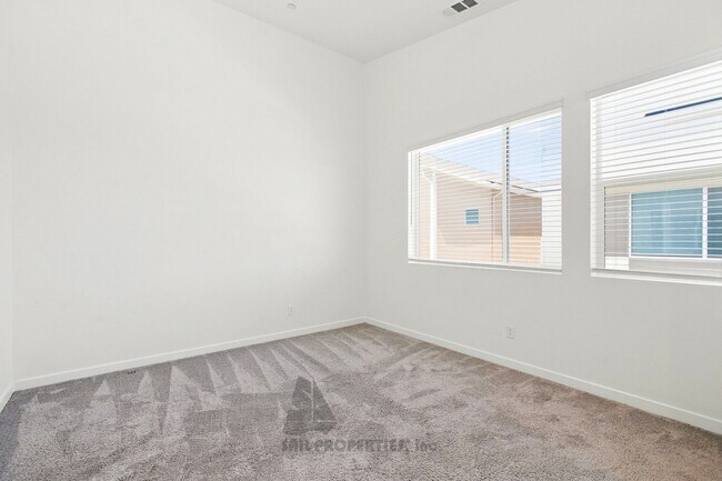 Building Photo - 3-Bed, 2.5-Bath Home in Great Stanton Community!