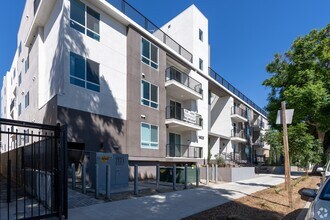 Building Photo - 14825 Delano St