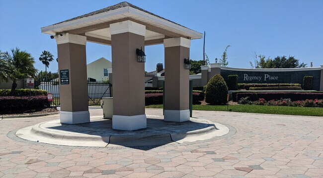 Building Photo - 246 Queen Mary Dr