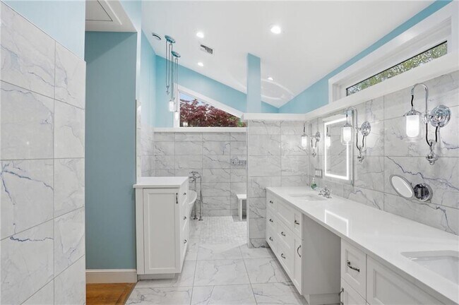 Building Photo - 97 Kenson Dr