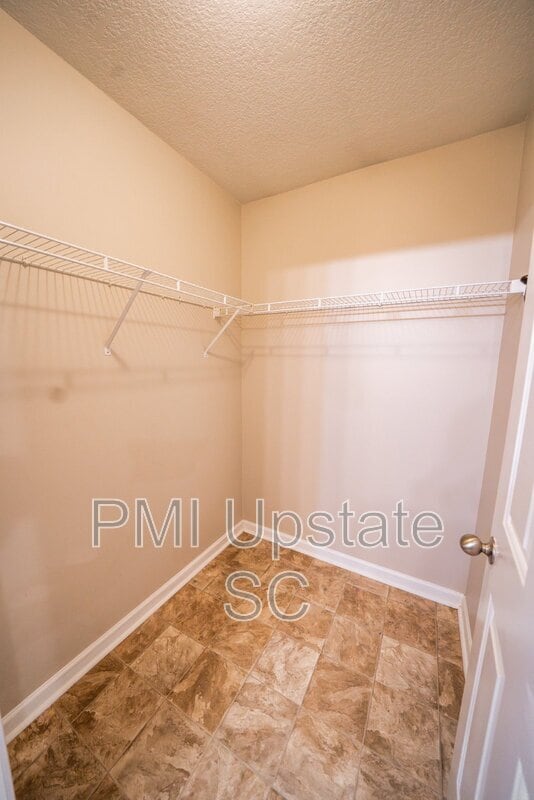 Building Photo - 335 Monti Dr