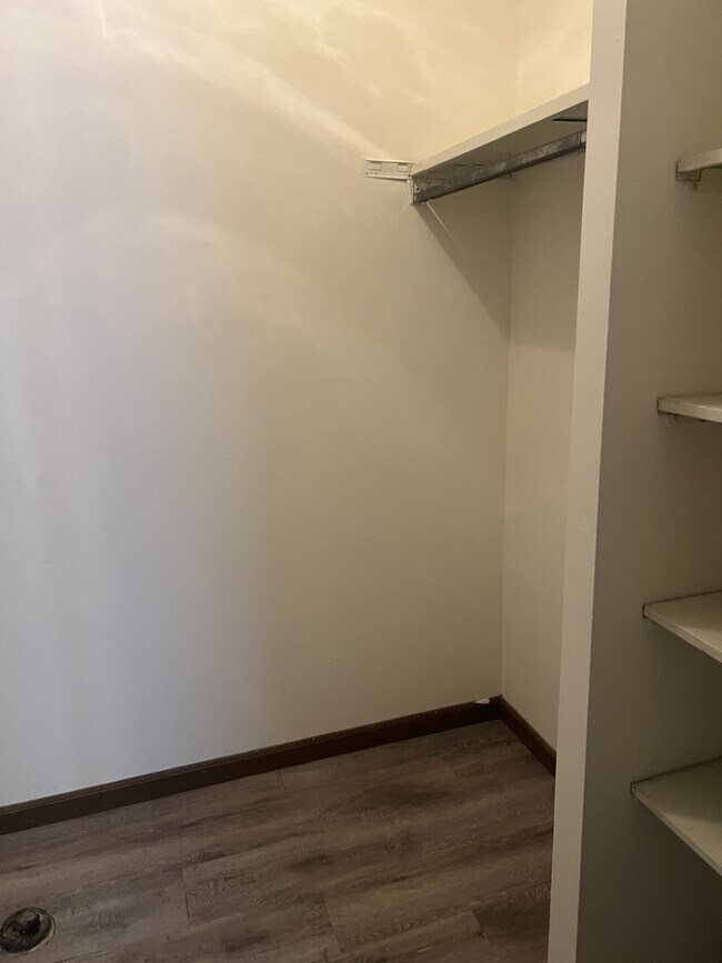 Building Photo - 1520 Main St