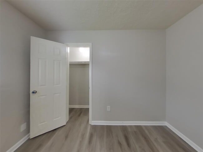 Building Photo - 1391 Tenderden Dr