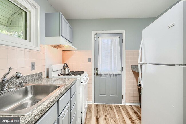 Building Photo - 5506 Adleigh Ave