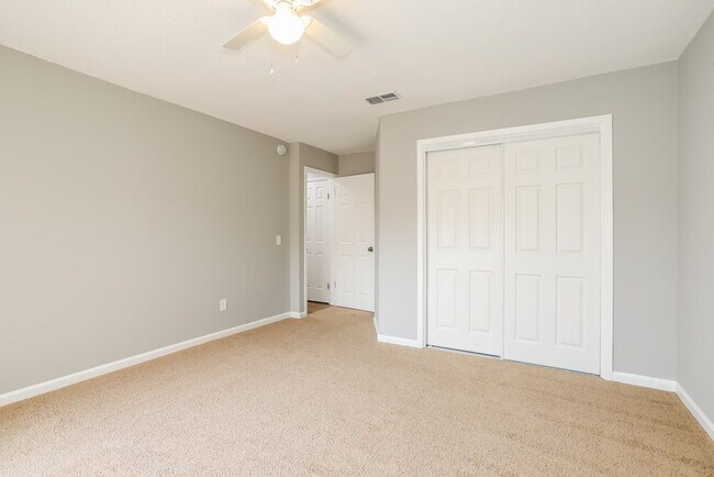 Building Photo - 1960 Oak Twist Ct