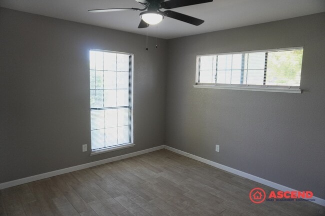 Building Photo - Beautiful 3 Bedroom Home Located in the Southwest!