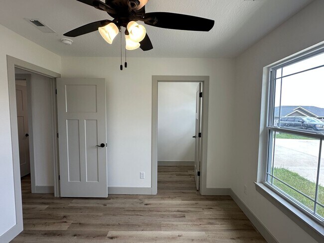 Building Photo - 3 Bedroom 2 Bath Built in 2025