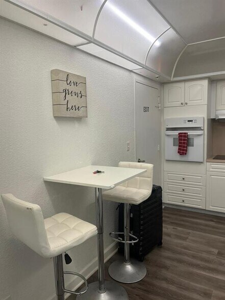 Building Photo - 4001 S Ocean Dr