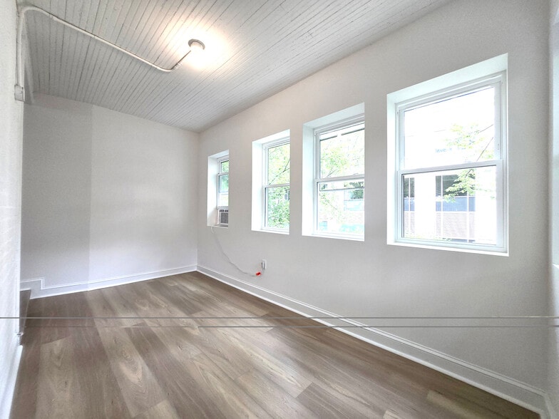 Building Photo - 4530 Avondale St