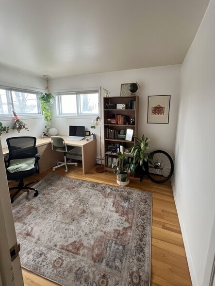 Bedroom - 933 College Ave