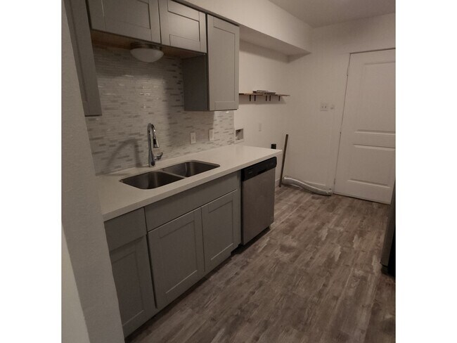 Building Photo - 2677 Gessner Rd