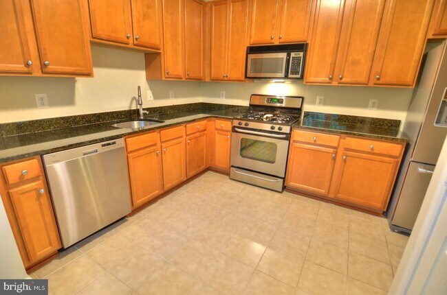 Building Photo - 1501 North Point Dr