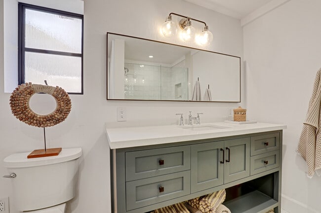 Building Photo - 4 S Vista De La Luna