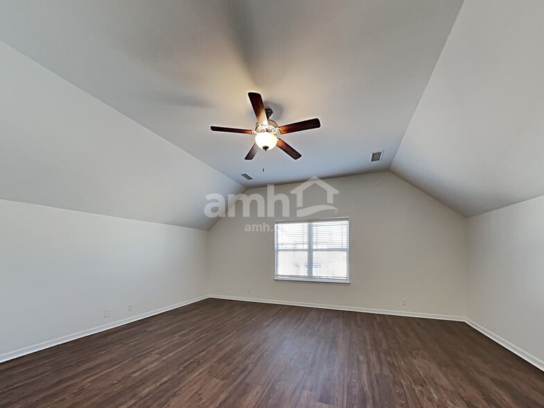 Building Photo - 2055 Shafer Dr