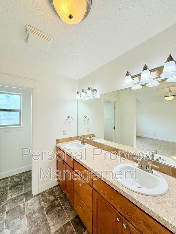 Building Photo - 3344 NW 47th Dr