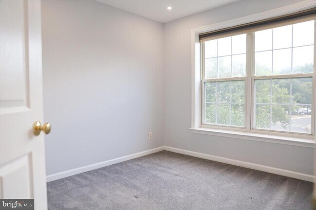 Building Photo - 6324 Locust Tree Ln