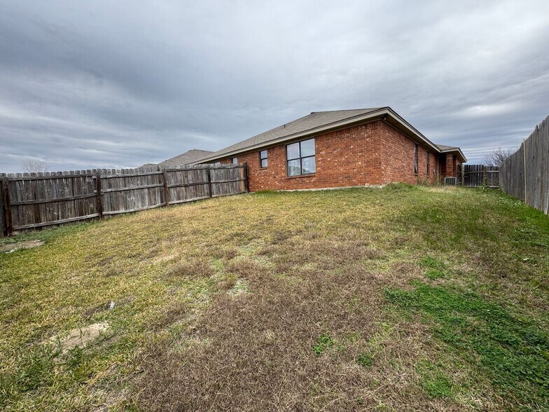 Building Photo - 311 Cedar Ridge Dr