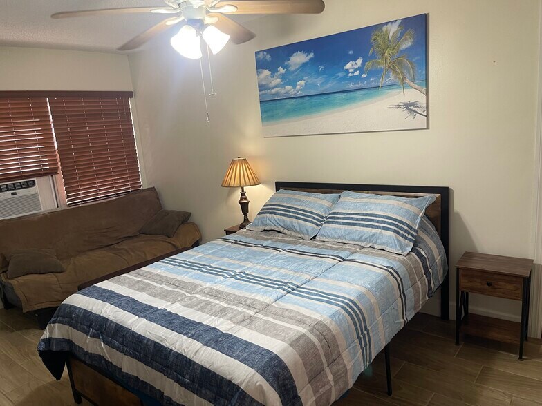 Building Photo - 1121 SW 22nd Ave