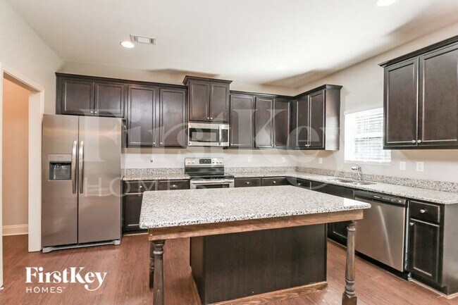 Building Photo - 835 Sassafras Ln