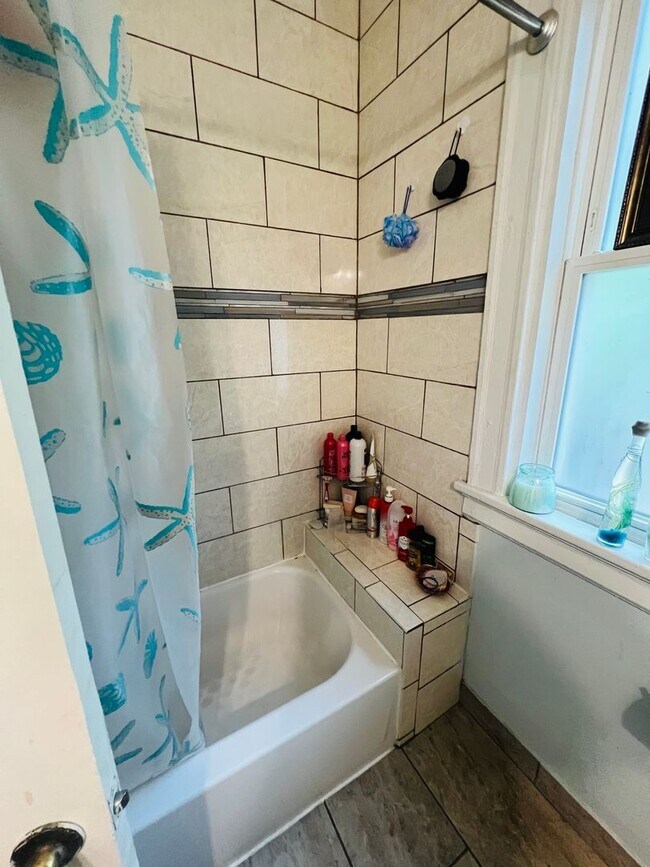 Building Photo - Charming 3bdrm/1.5bth Home Conveniently Located in Richmond's North Highland Park Subdivision w/P...