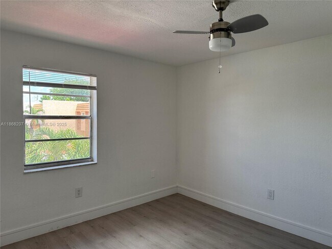 Building Photo - 890 W 81st Pl
