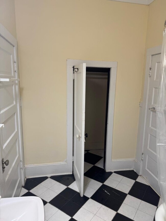 Building Photo - 1533 W Northwest Blvd