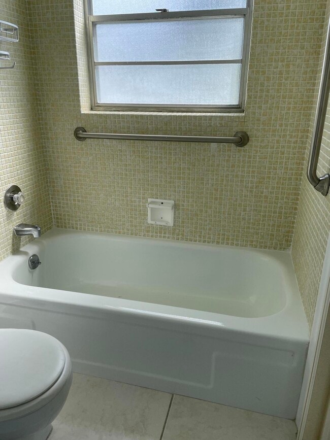 Building Photo - 343 Windsor O