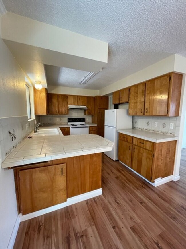 Building Photo - Welcome Home! Charming 2BR Townhome in Lewiston’s Orchards Area