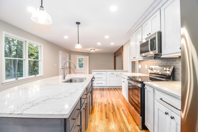 Building Photo - 85 Ironworks Hill Rd