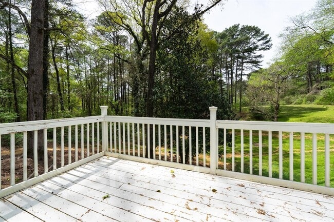 Building Photo - 430 Laird Ave