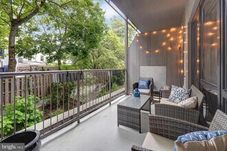 Building Photo - 934 N 3rd St