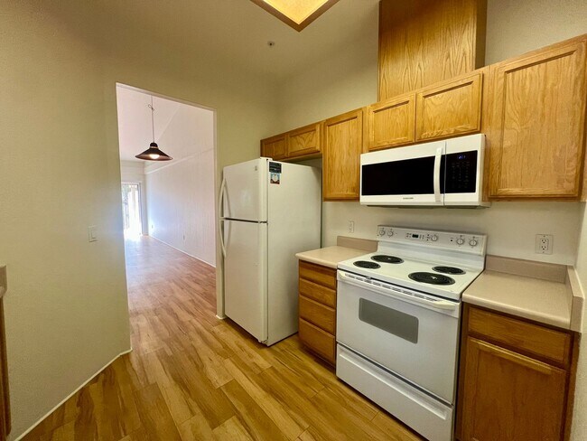 Building Photo - Unfurnished - 1 Year Rental