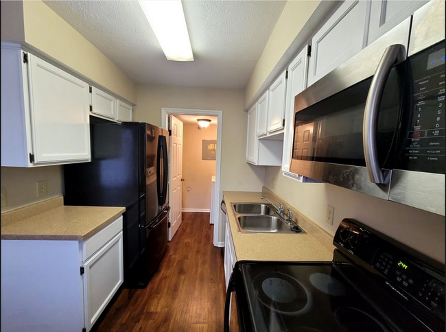 Building Photo - 2 bed 2.5 bath Townhouse condo in Butler Township