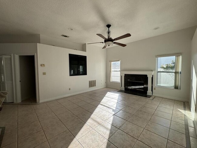 Building Photo - 664 Wyckliffe Pl