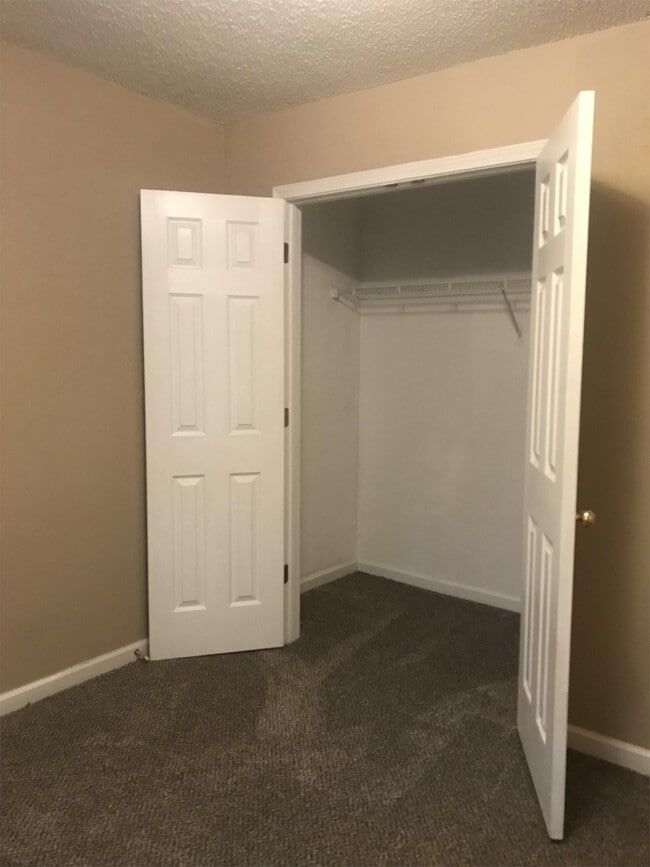 Building Photo - 6035 Creekerton Blvd