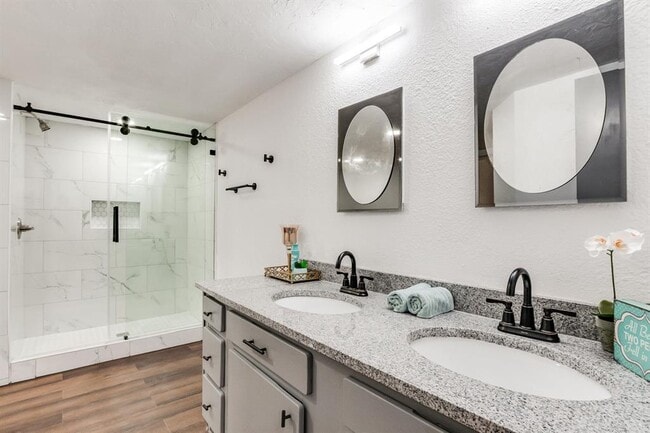 Building Photo - 8321 Breezewood Dr