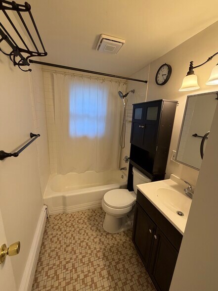 Building Photo - 15 Weymouth Ave