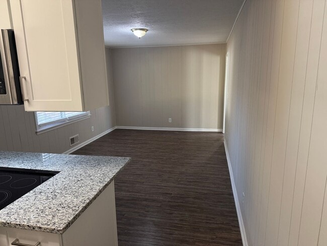 Building Photo - 437 Lockridge Ln