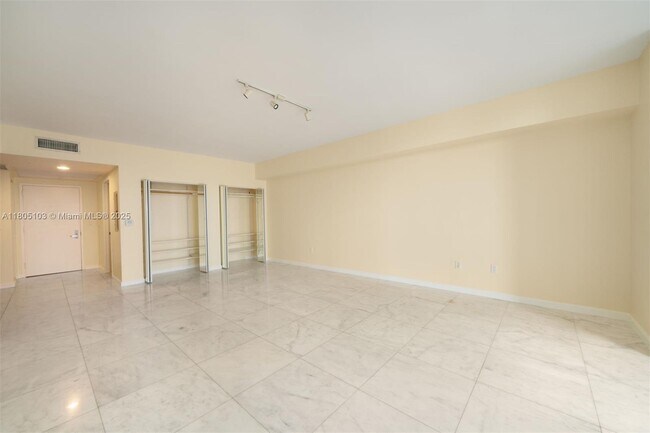 Building Photo - 475 Brickell Ave
