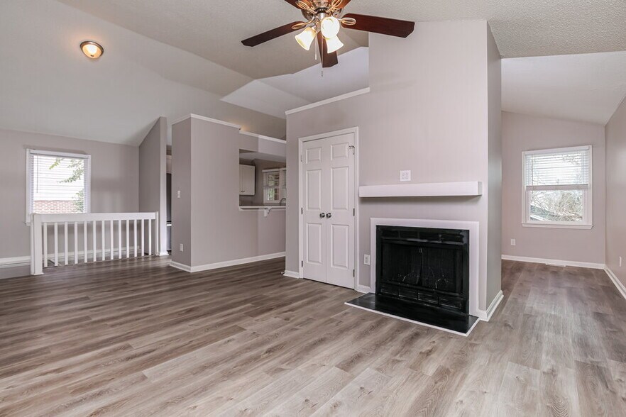 Building Photo - 429 Dickens Dr